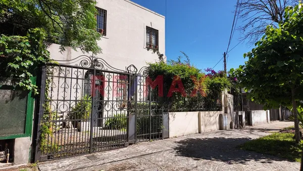 Casa en Peña 800