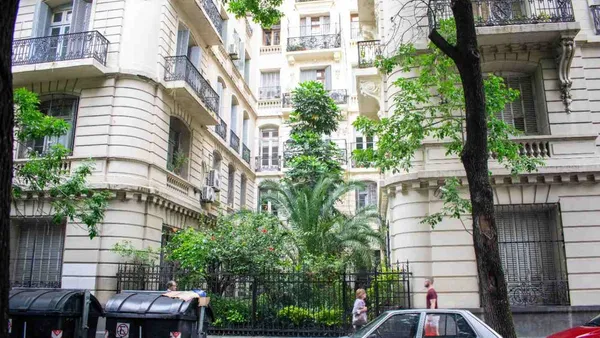 Departamento en Avenida Hipólito Yrigoyen 1900