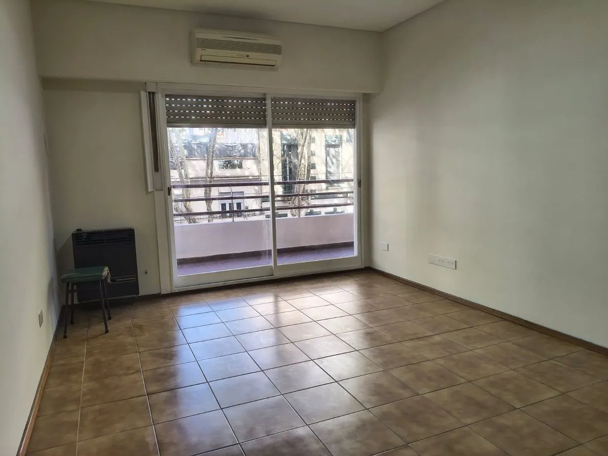 Departamento en Avenida Hipólito Yrigoyen 3600