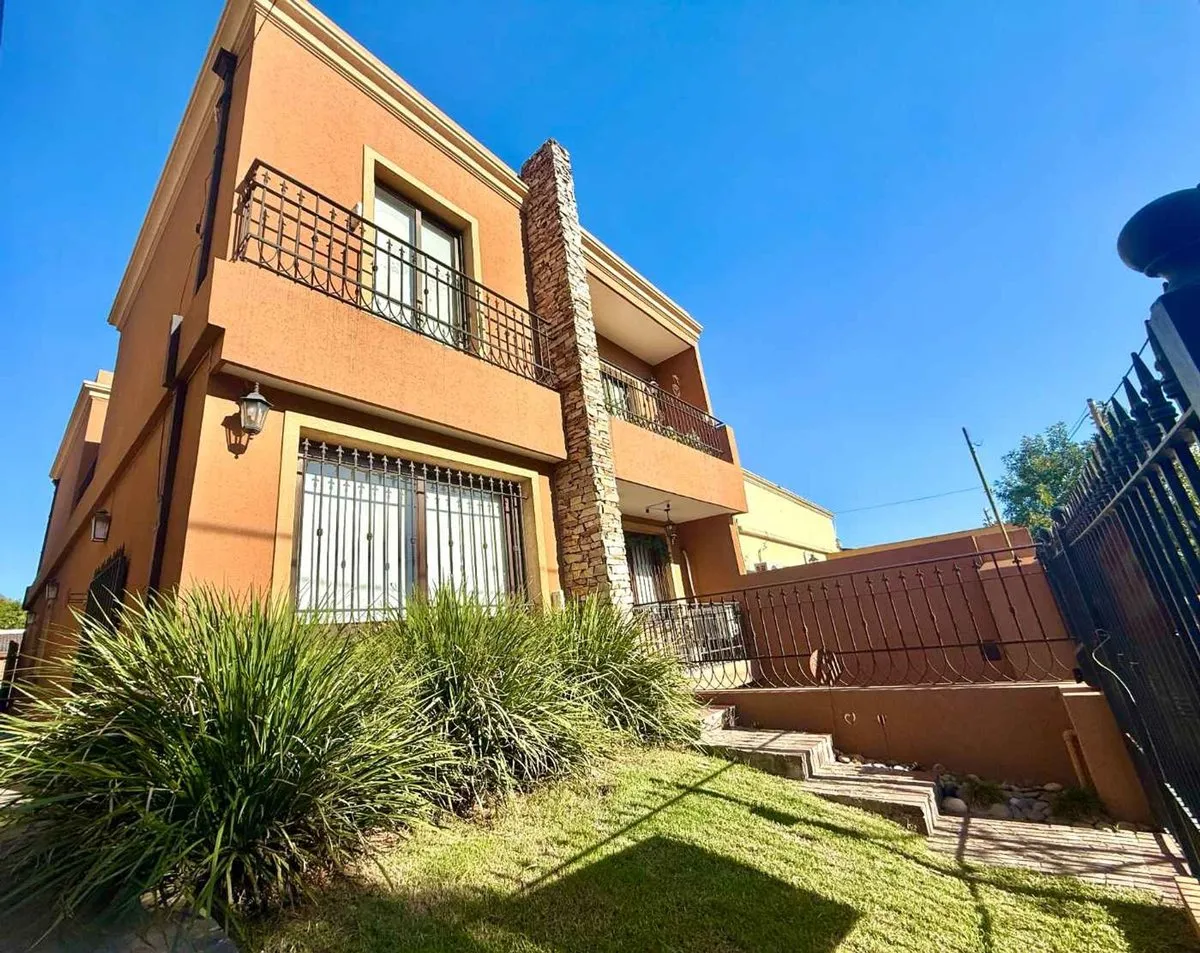 Casa en General Correa 2400