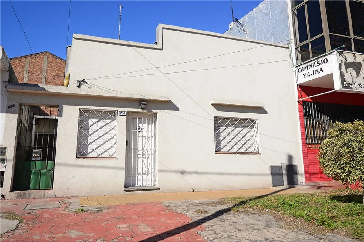 P H en Corrientes 700