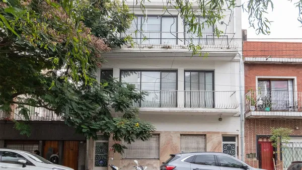 P H en Avenida Pavón 2800