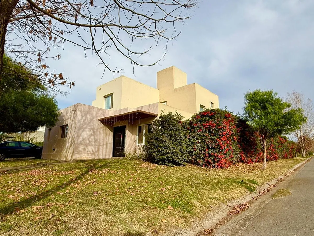 Casa en B° Pueblo del Sol, Figueroa Urmenio del Carmen 3400