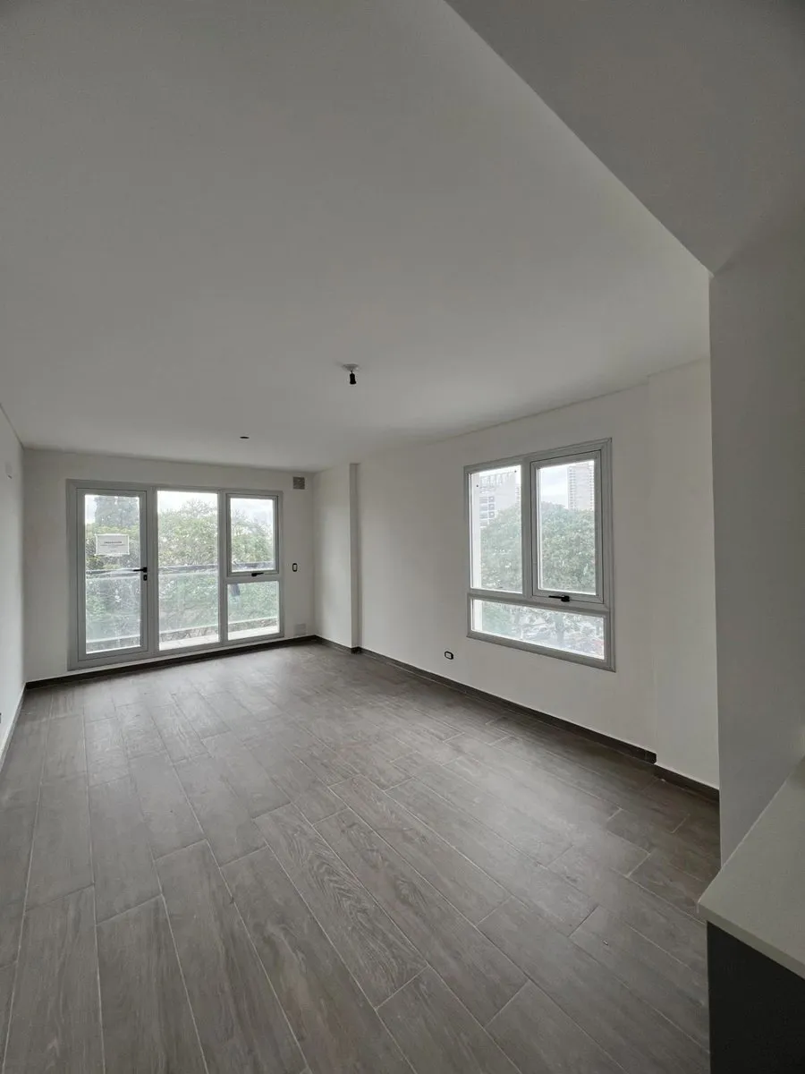 Departamento en Boulevard Pellegrini 2900