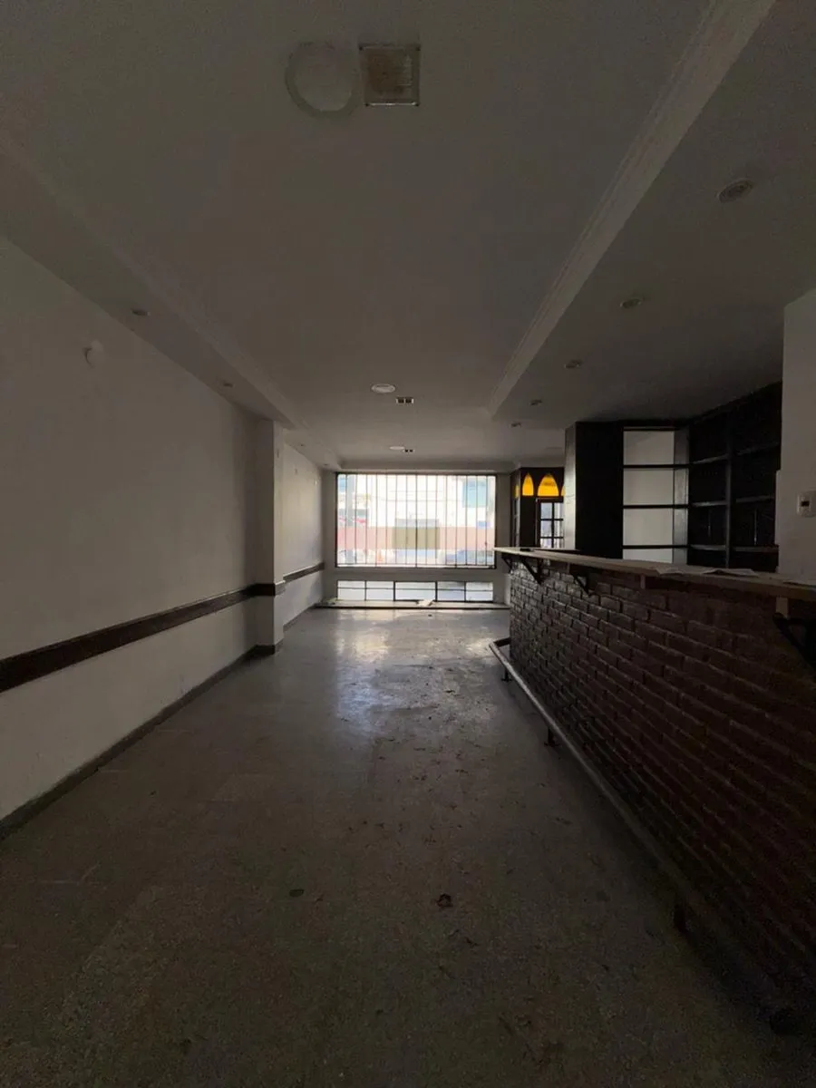 Local Comercial en 43 E/ 3 y 4 400