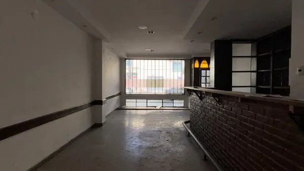 Local Comercial en 43 E/ 3 y 4 400