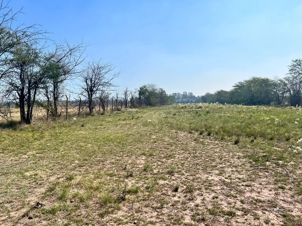 Lote en Soldado Luis Sevilla 100