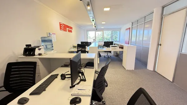 Oficina en Roma 300