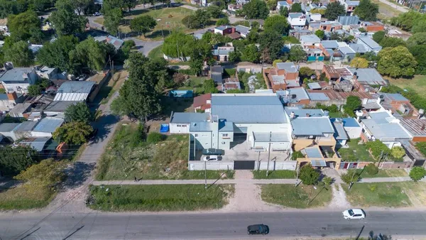 Galpon en 155 E/ 50 y 52 N° 900
