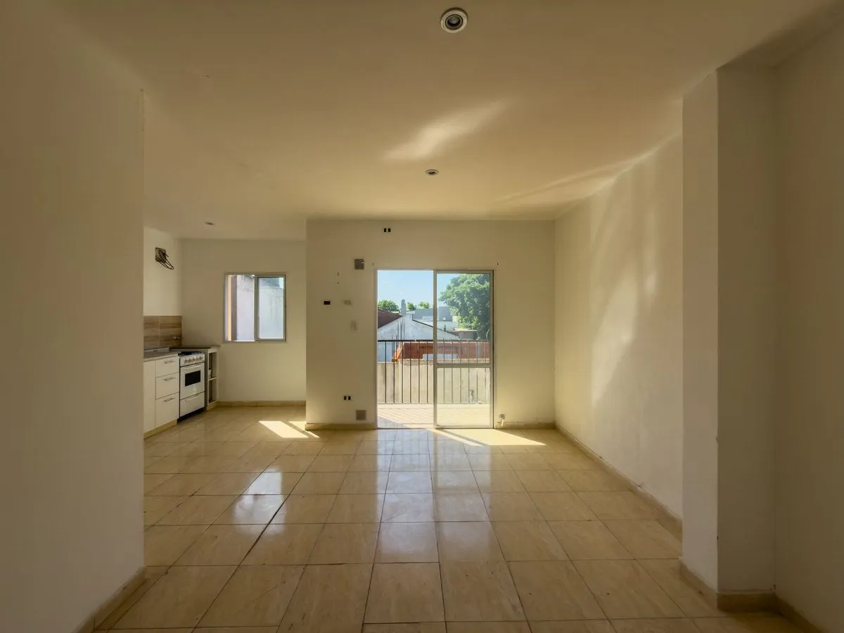 Departamento en 40 E/ 140 y 141 2200