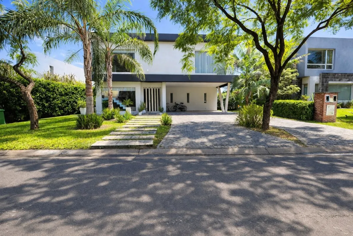Casa en Aristóbulo del Valle 4500