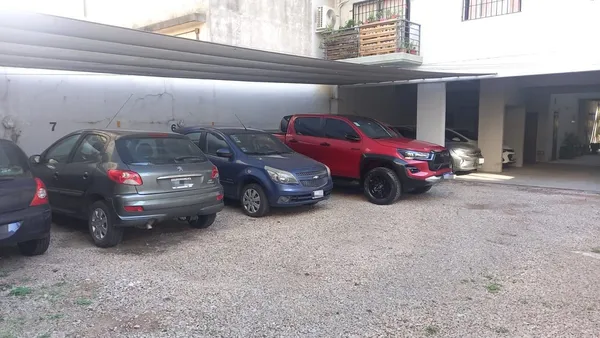 Cochera en Franklin Delano Roosevelt 4800