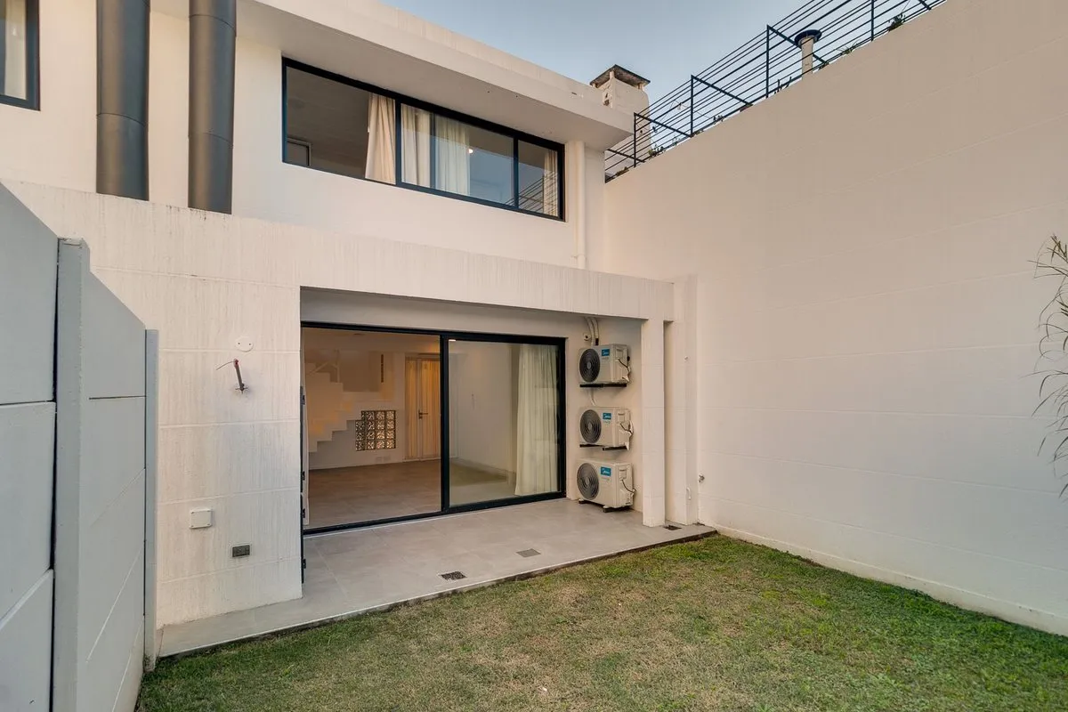 Casa en 20 E/ 38 y 39 N° 300