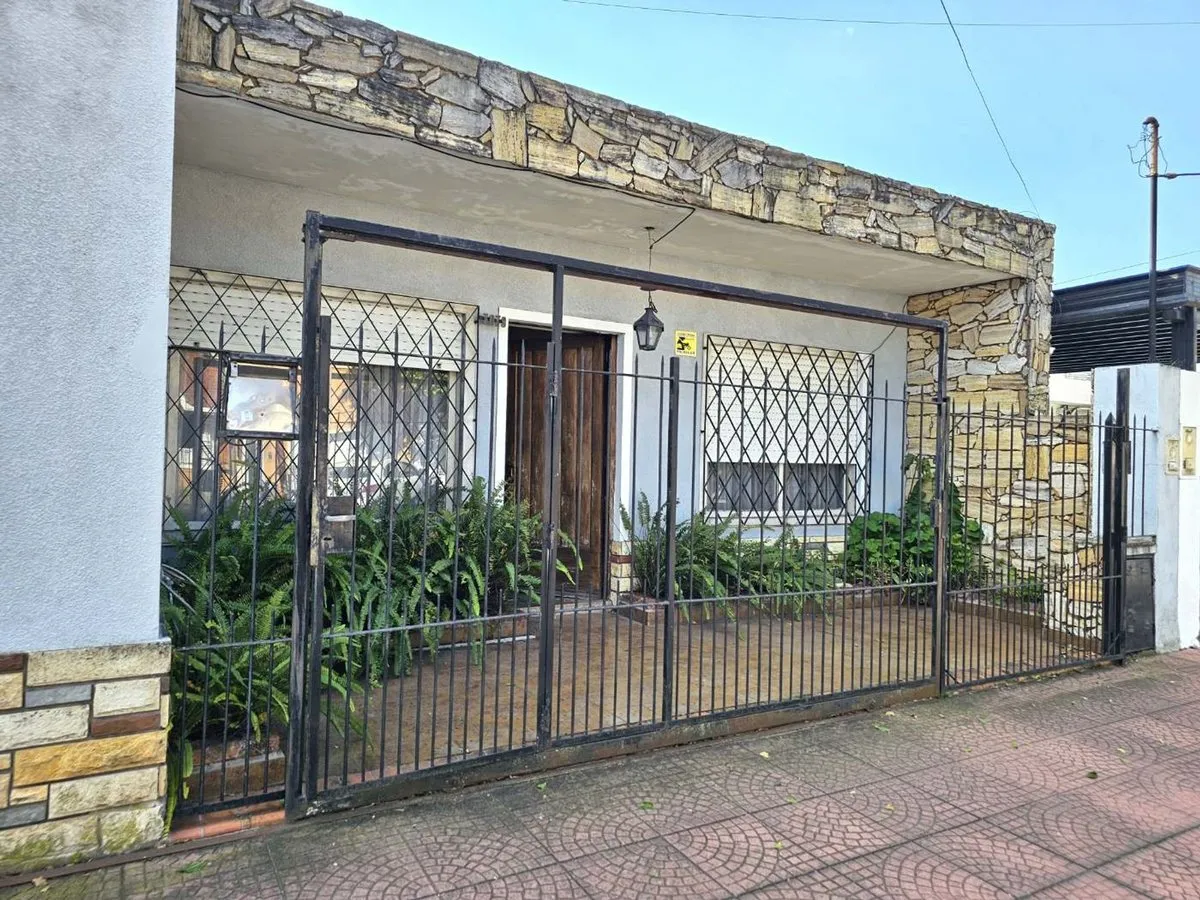 Casa en Coronel José Félix Bogado 3000