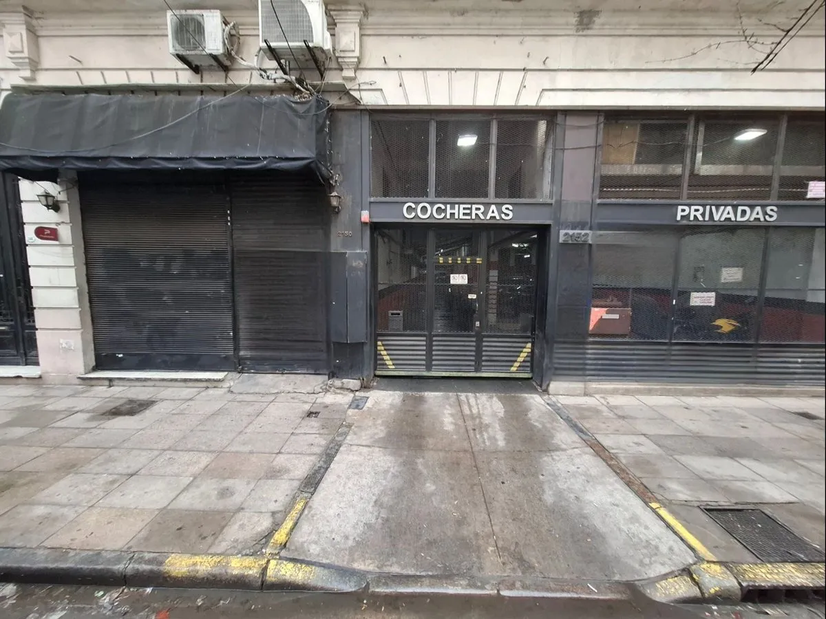 Cochera en Avenida Hipólito Yrigoyen 2100