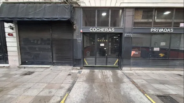 Cochera en Avenida Hipólito Yrigoyen 2100