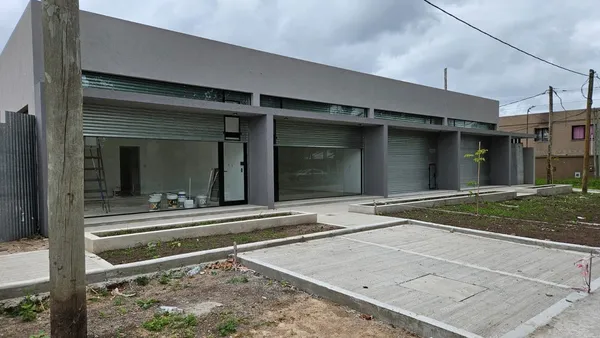 Local Comercial en 482 Esquina 27 0
