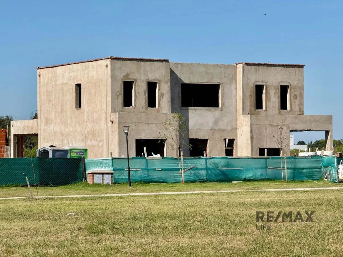 Casa en Héroes de Malvinas 400