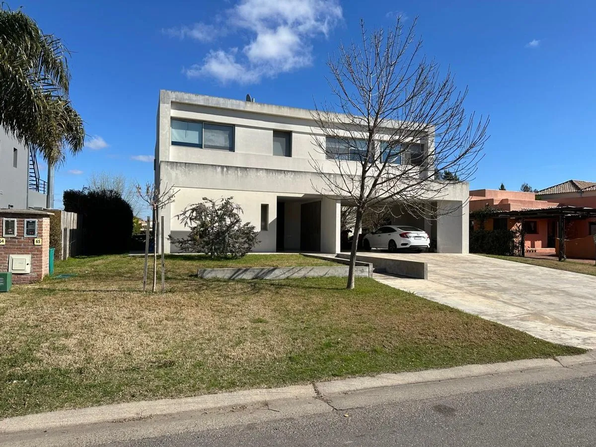 Casa en Deán Funes 2000