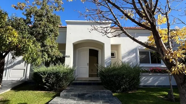 Casa en Barrio Palmares 2800