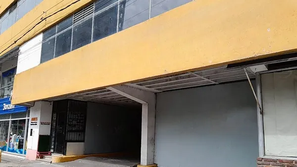 Cochera en Eva Peron 2400