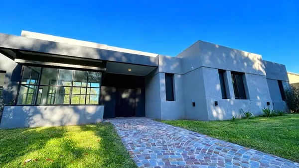Casa en Barrio Cerrado Lomas de San Francisco 0
