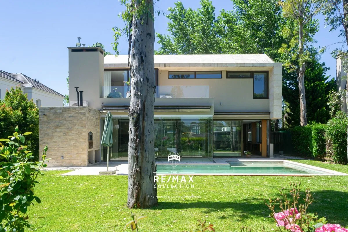 Casa en Lorenzo Cresmani 4600
