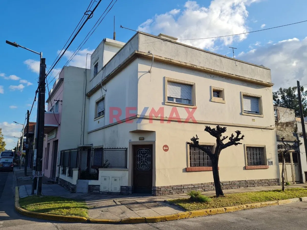 P H en Avenida General Paz 1400