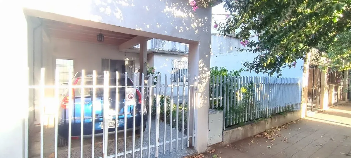 Casa en Caseros 3000