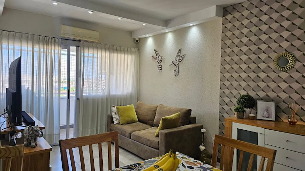 Departamento en Unanue 700