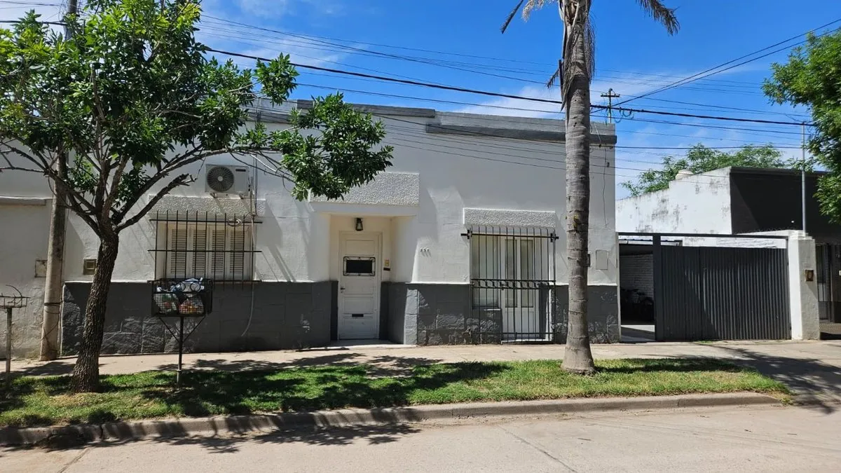 Casa en A. Rotania 800