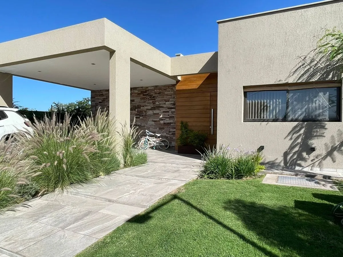 Casa en Juan Isidro Maza 700