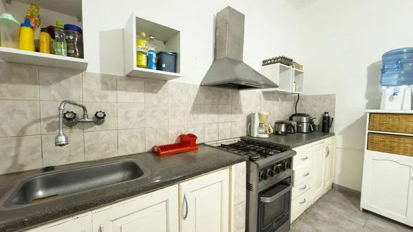 Casa en Alsina 1300