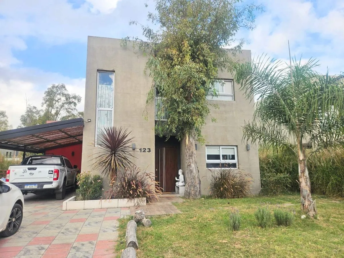 Casa en Los Abedules 4100