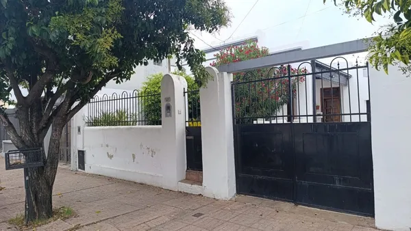 Casa en 25 de Mayo 300