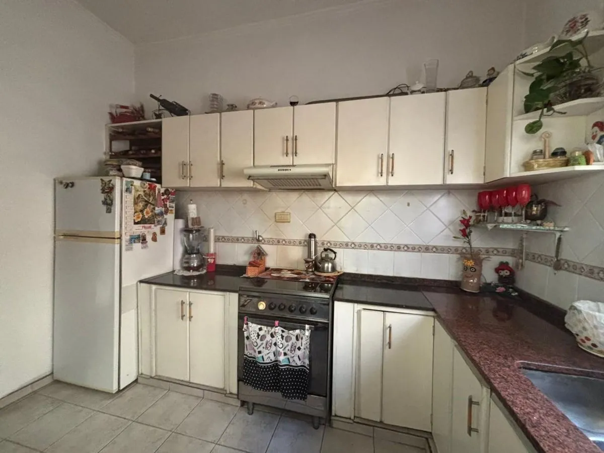 P H en Av. Montes de Oca 1200