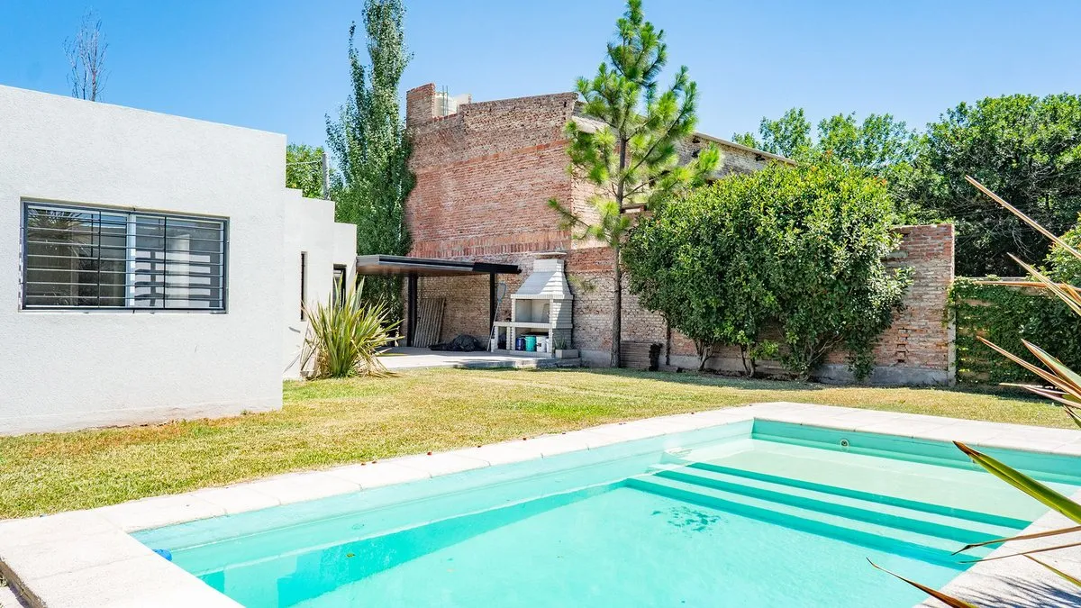 Casa en Juan Manuel de Rosas 4800