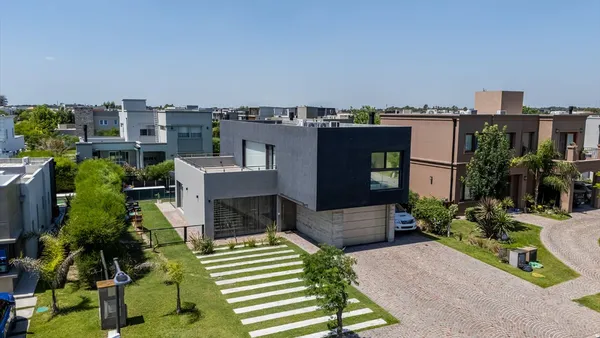 Casa en Avenida Caseros 1700