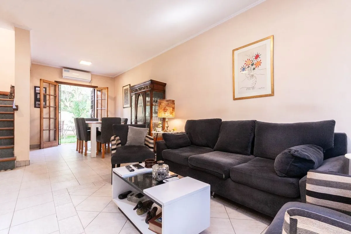 Casa en Carlos Pellegrini 1200