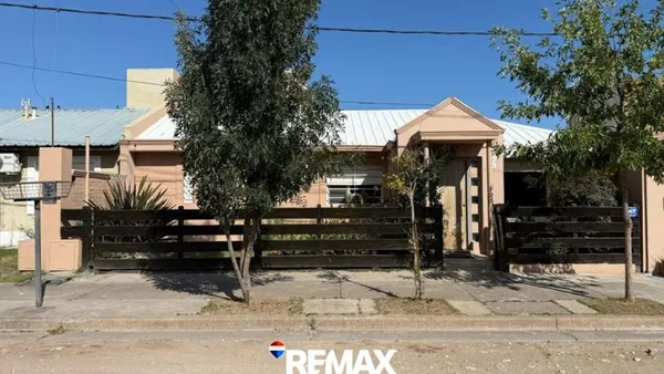 Casa en Pellegrini 5000