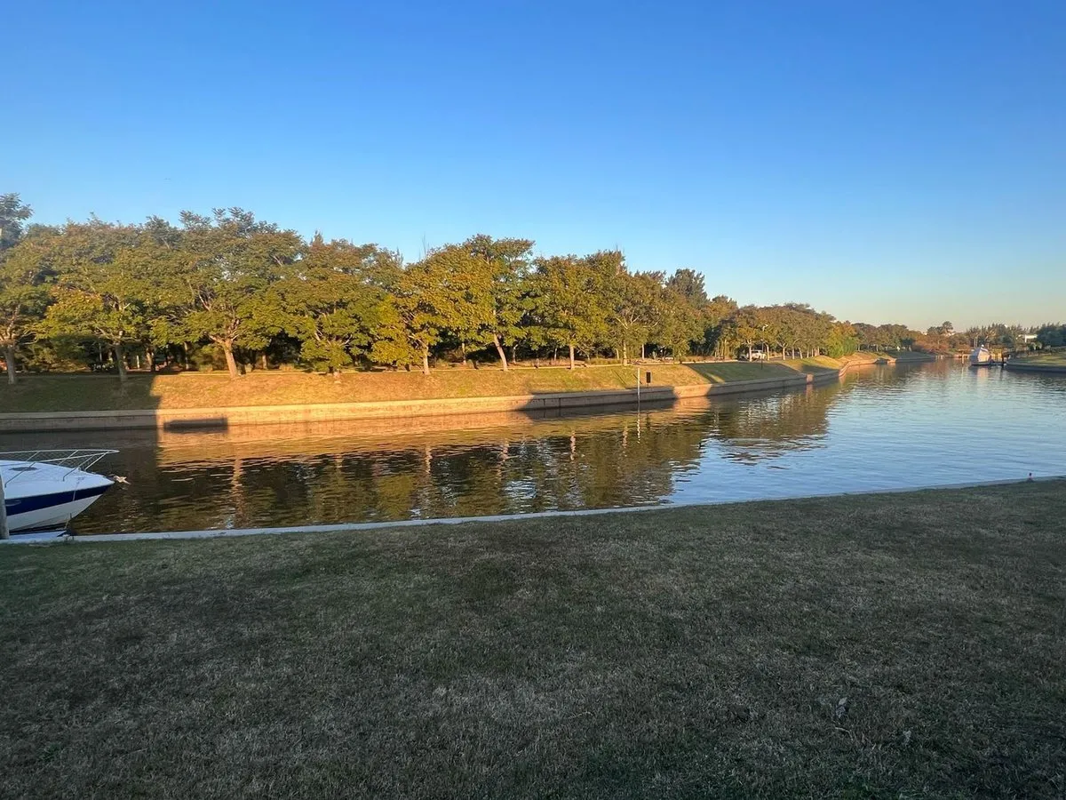 Lote en Av. de la Ribera 500