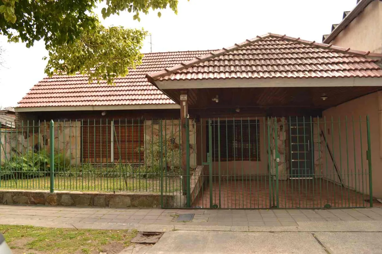 Casa en Pedro Ignacio Rivera 1800