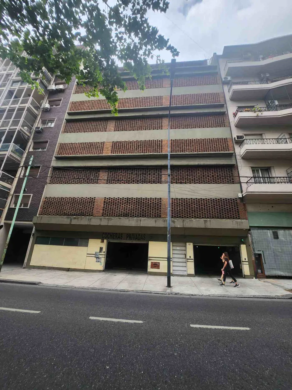 Cochera en Avenida Juan Bautista Alberdi 2300