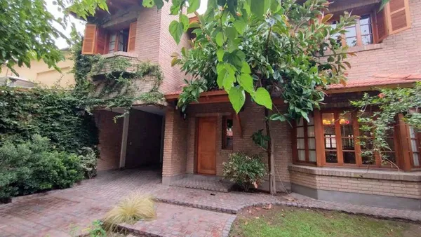 Casa en Lencinas 100