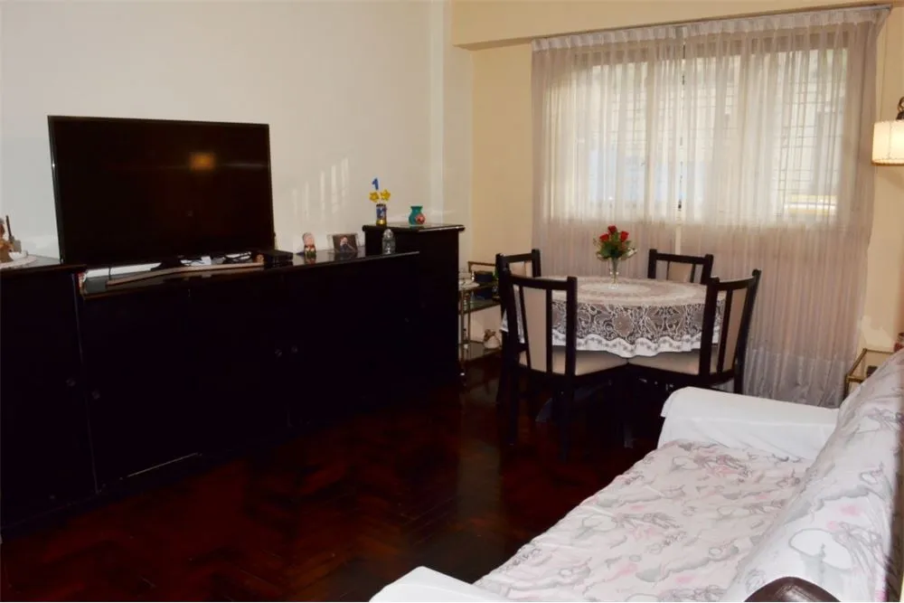 Departamento en Rojas 1600