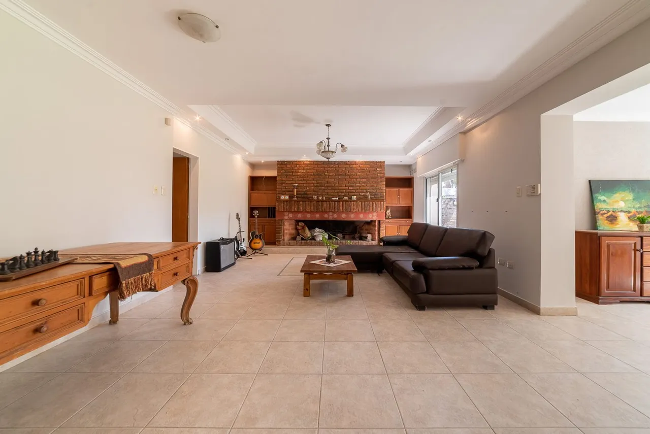 Casa en Avenida Lujan 3700