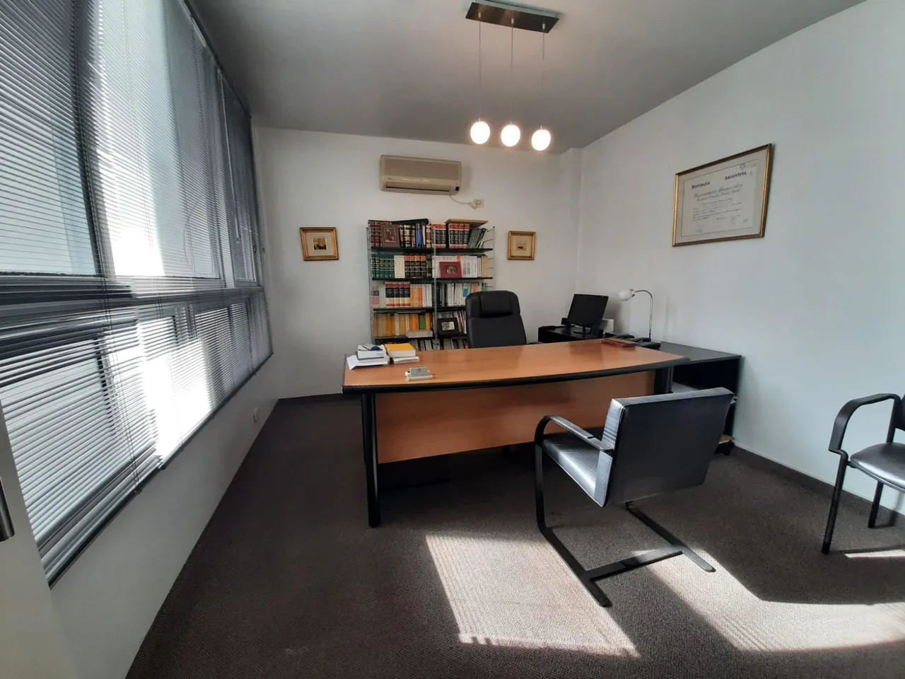 Oficina en Teniente General Juan Domingo Perón 1500