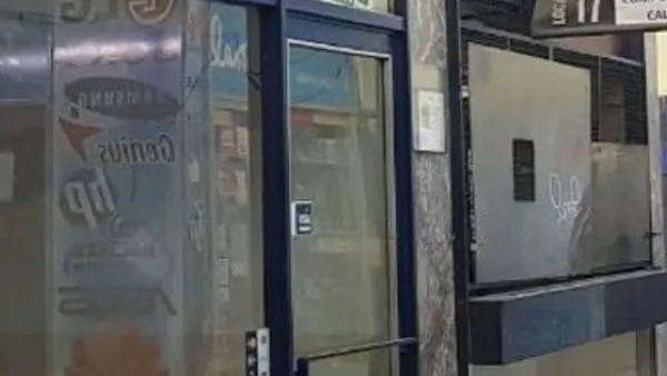 Local Comercial en Avenida Santa Fe 4400