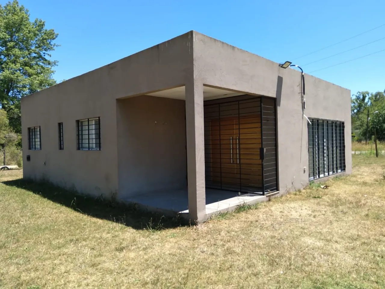 Casa en El Paraíso 1700