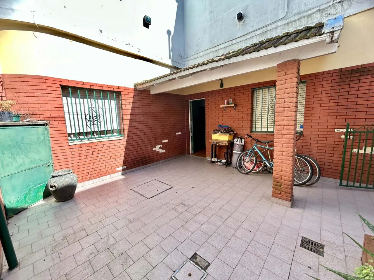 P H en Avenida Mitre 5900